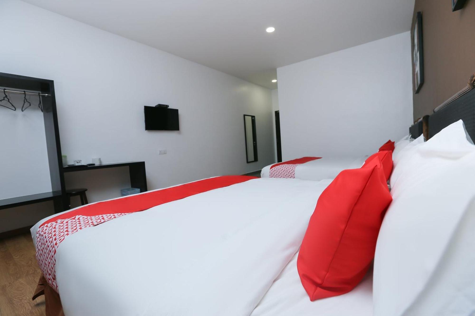 Oyo 89915 East Mount Hotel Kukup Luaran gambar